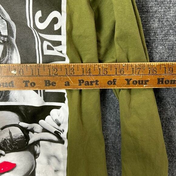 ON Fire Womens Graphic Tee Green Long Sleeve Paris New York Large - Picture 5 of 5